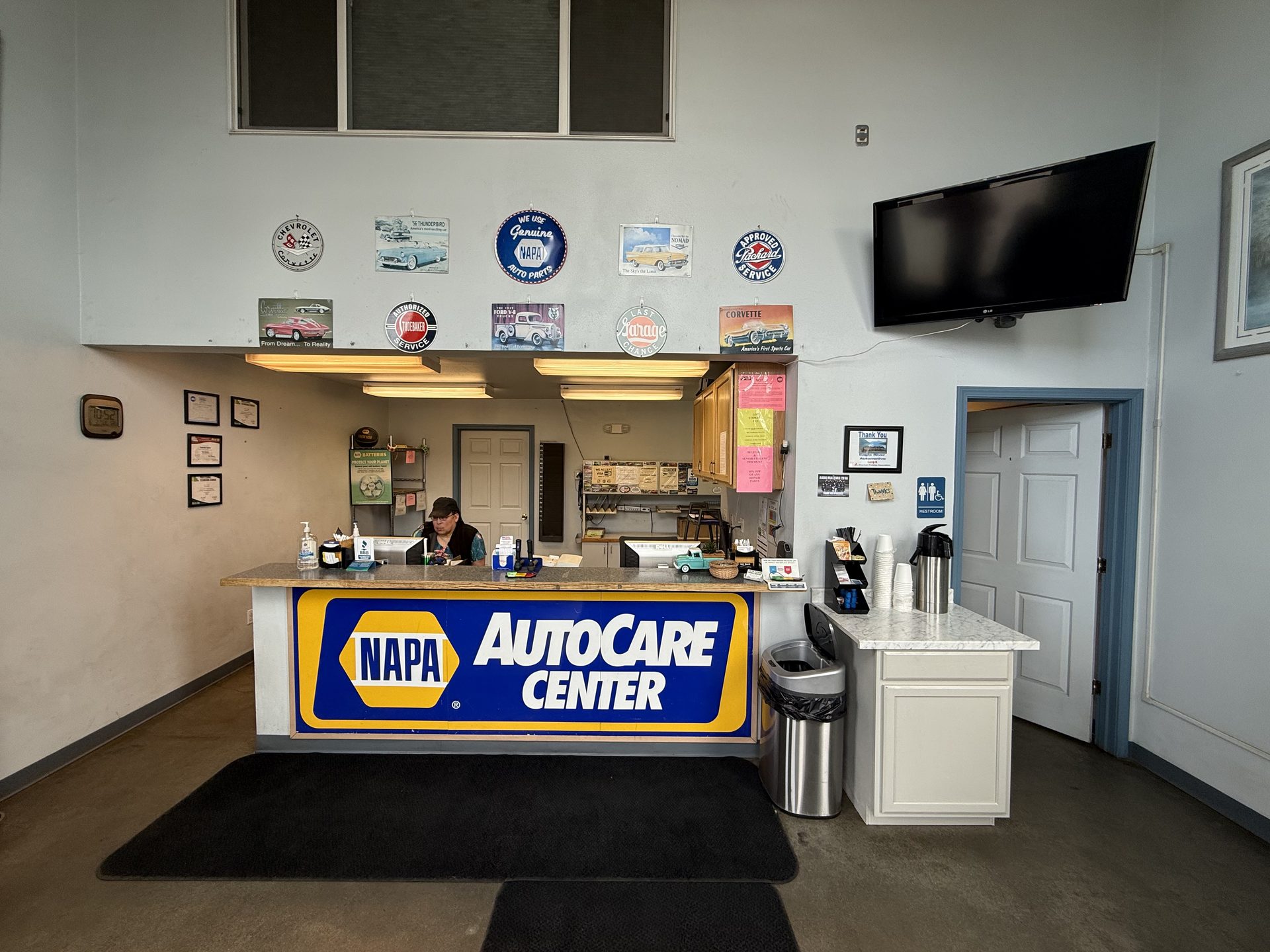 Eagle River Automotive NAPA AutoCare Center lobby